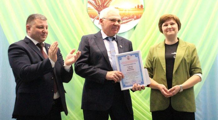 Руководителю сараевского предприятия ООО «Максы» Сергею Серегину вручили награды за помощь СВО