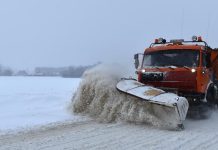 Чистить дороги в Сараевском районе после снегопада начали с трех часов ночи