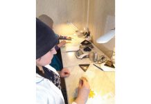 Сараевские специалисты Россельхозцентра проверяют семена к посевной