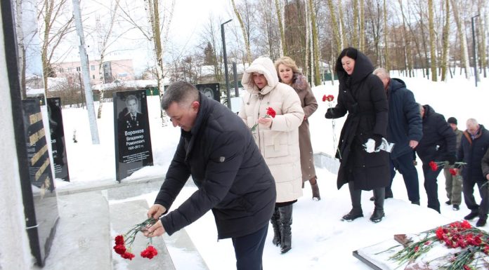 В Сараях возложили живые цветы в память о воинах-интернационалистах