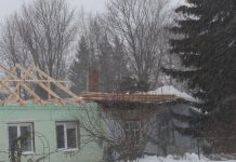 В Сараях из-за снегопада обрушилась крыша жилого дома