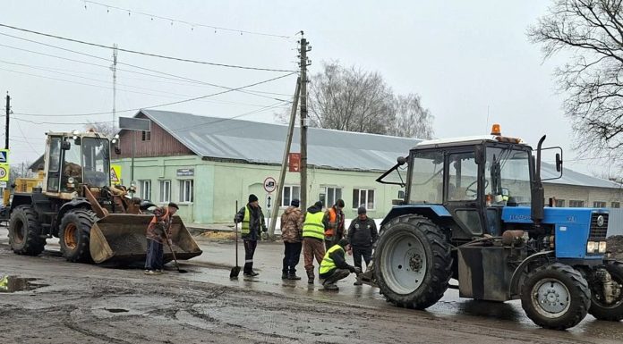 Сараевские дорожники ведут ямочный ремонт дорог