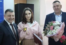 В Сараях оставшаяся без попечения родителей девушка получила ключи от квартиры