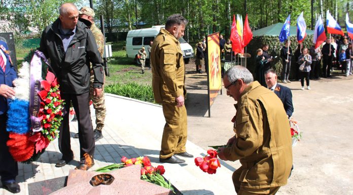 Сараевцы возложили цветы к памятнику погибшим воинам и поучаствовали в автопробеге, посвященном Великой Победе