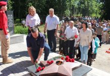 В Сараях в день памяти и скорби у мемориала защитников Родины прошел траурный митинг