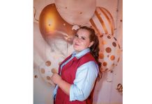 Светлана Соловова из Сараевского округа на средства соцконтракта приобрела кукол и устраивает праздники